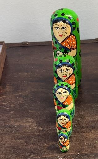 Conjunto de bonecas matrioskas