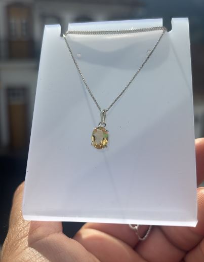 Pingente em prata com pedra citrino